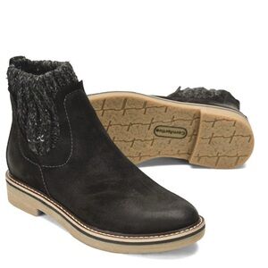 NWOT Comfortiva “The Rawnie” in beautiful Italian suede & their align footbed.